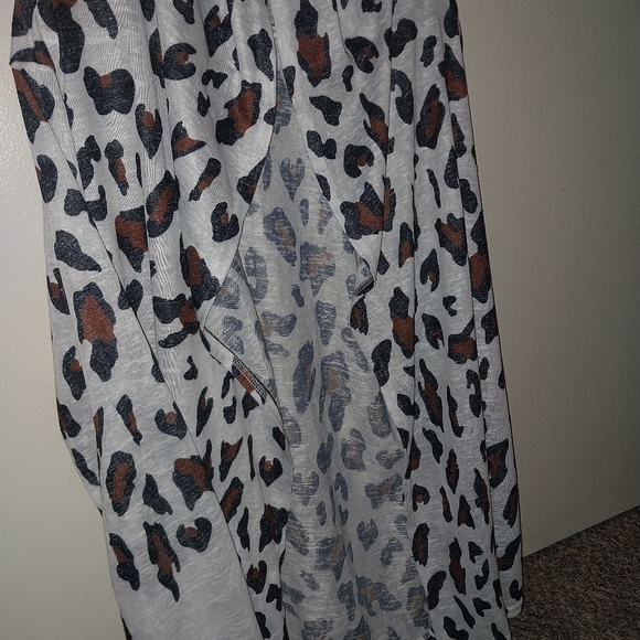 Animal print top - Picture 2 of 3